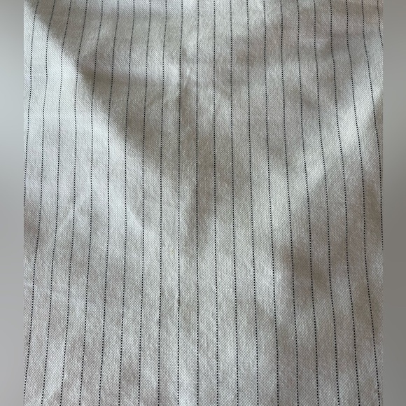 🔥🤍Ann Taylor size 6P white skirt with navy pinstripes. 6 decorative buttons! - Picture 3 of 6